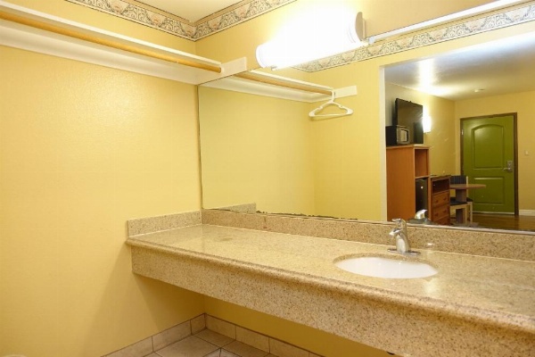 Tropic Lodge image 31